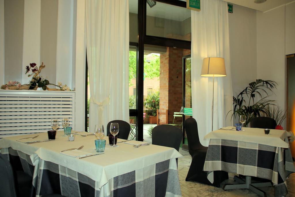 Hotel Salera Asti Kültér fotó